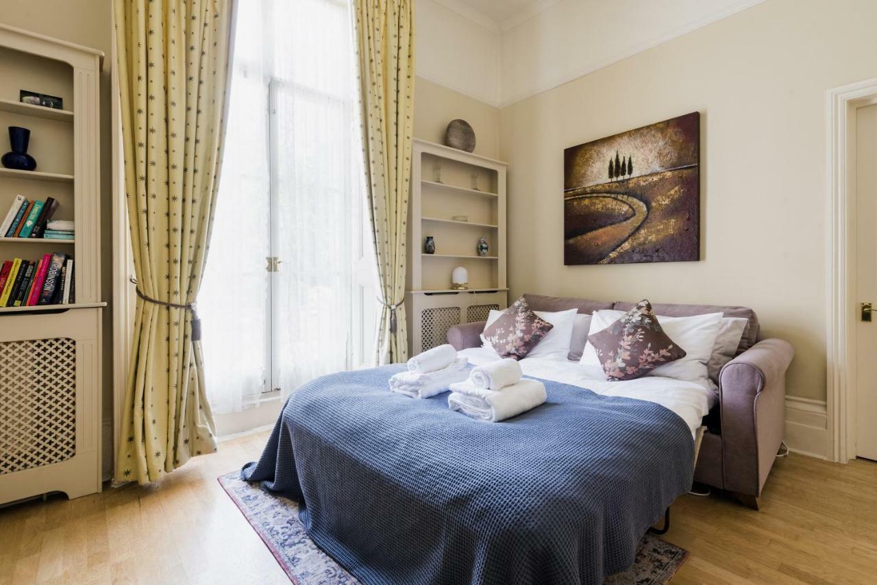 Charming Victoria Close To Buckingham Palace By Underthedoormat Appartamento