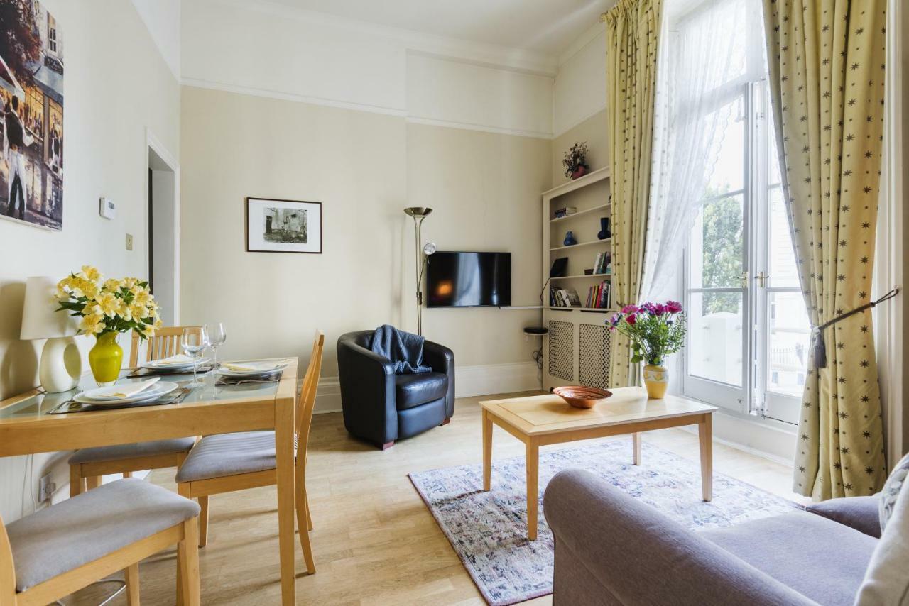 Charming Victoria Close To Buckingham Palace By Underthedoormat Appartamento Londra